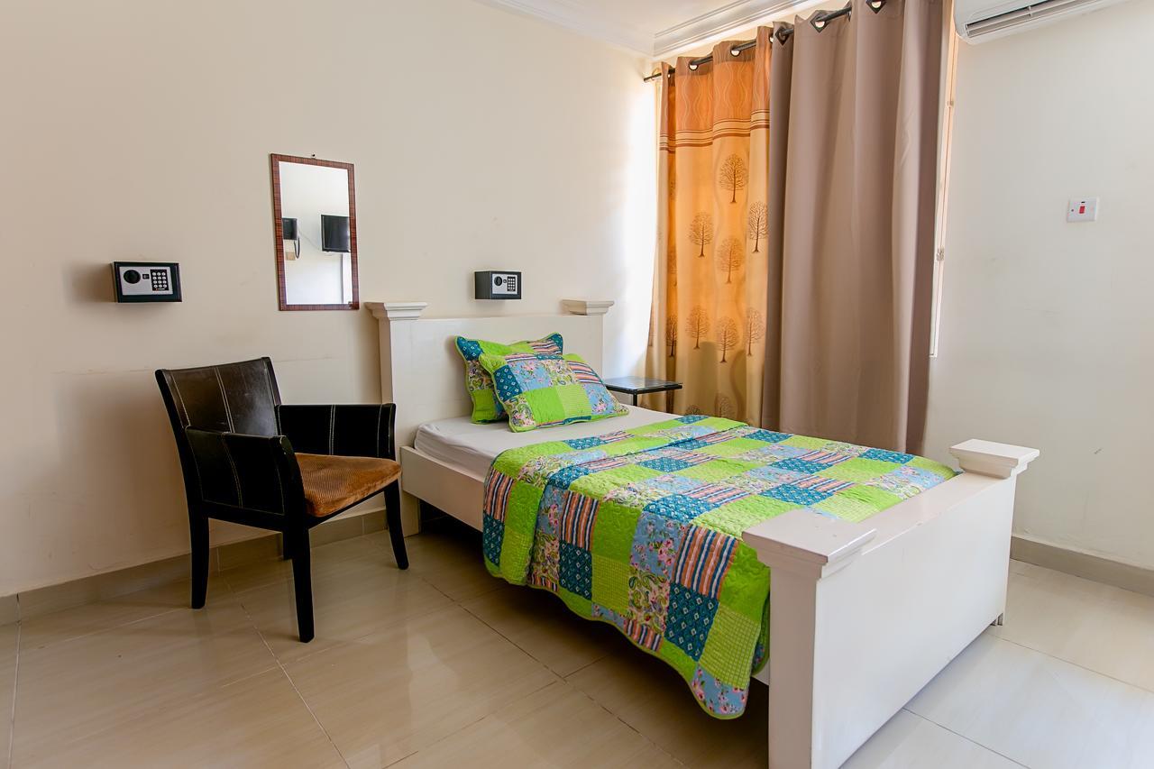 @Home Boutique B&B Hostel And Suite Accra Exterior photo