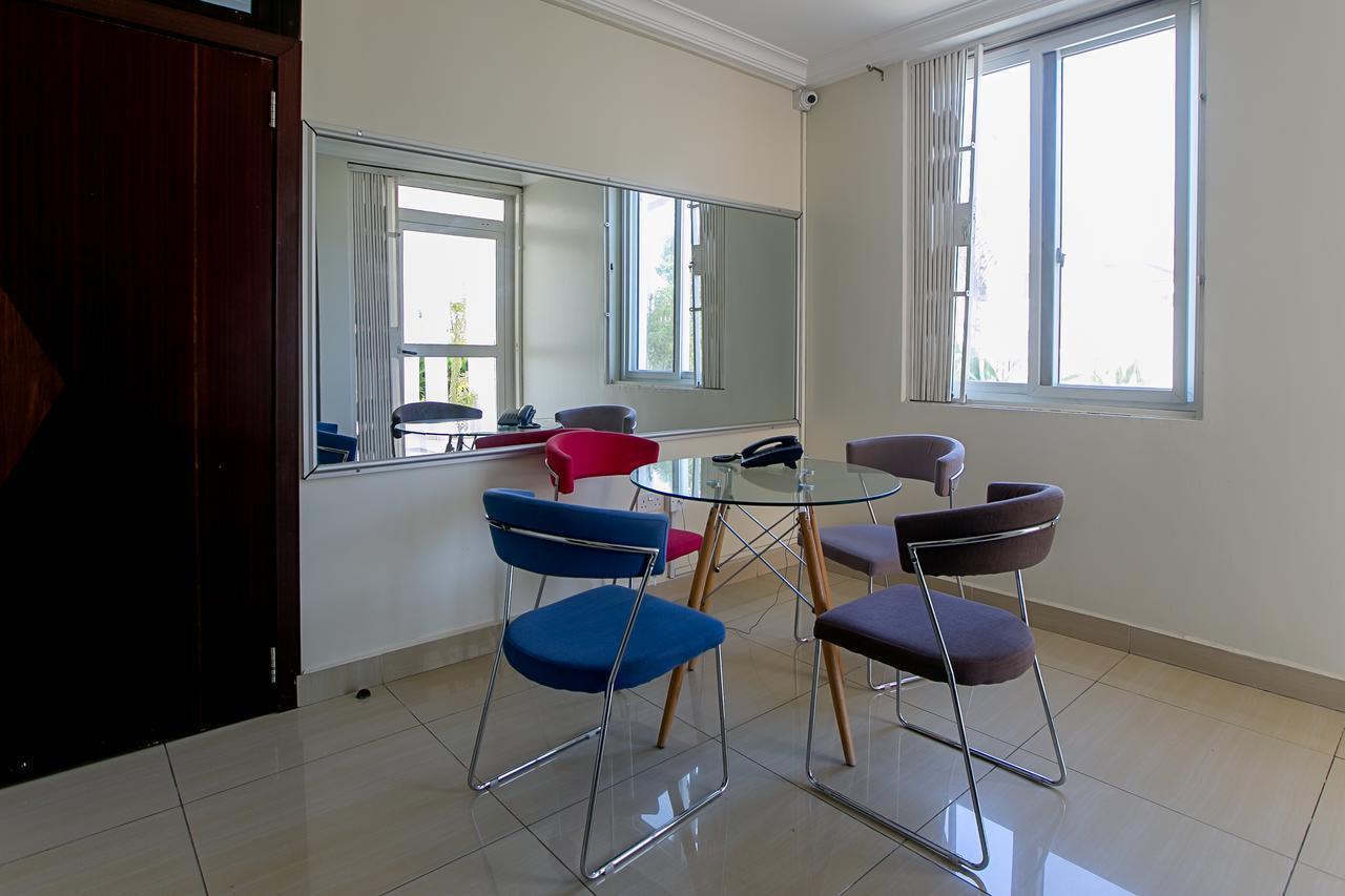 @Home Boutique B&B Hostel And Suite Accra Exterior photo