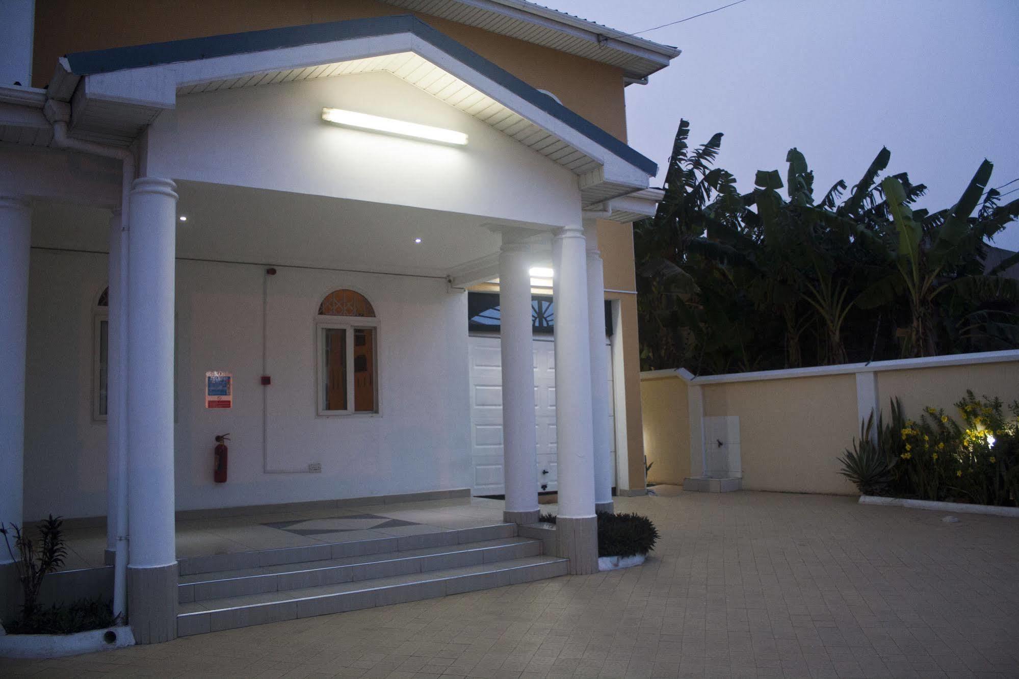 @Home Boutique B&B Hostel And Suite Accra Exterior photo