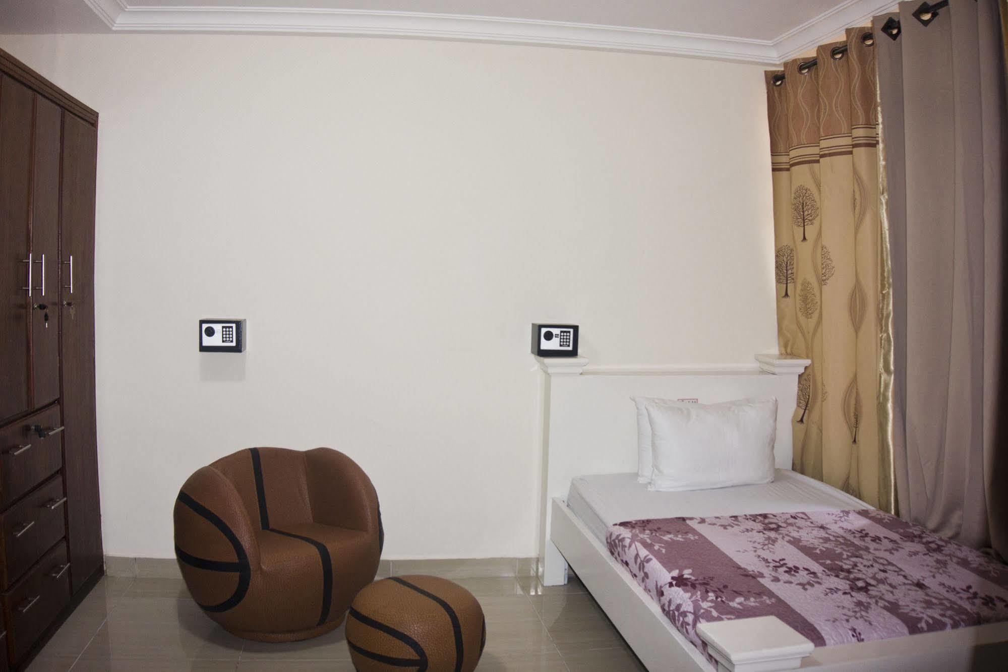 @Home Boutique B&B Hostel And Suite Accra Exterior photo