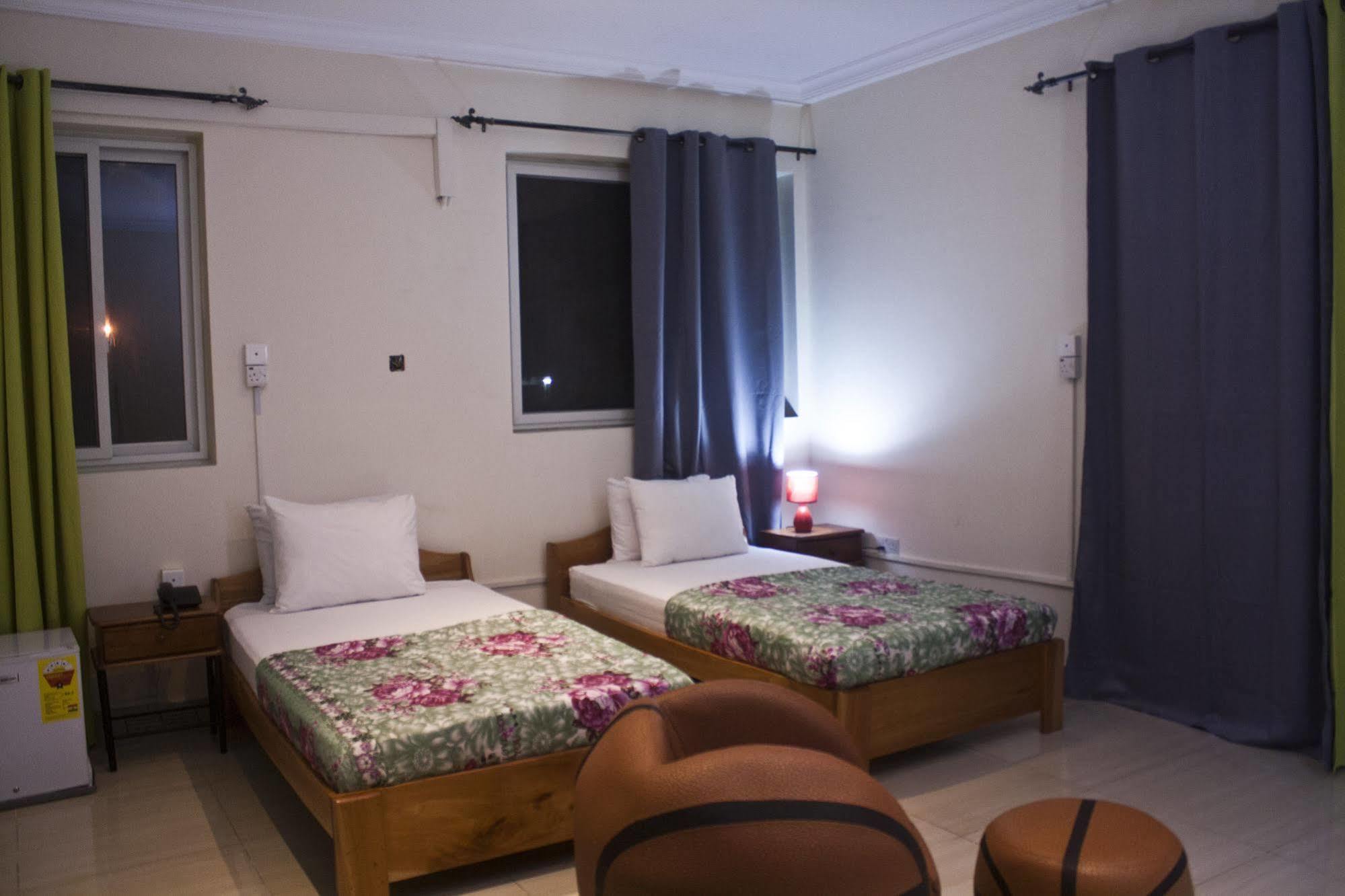 @Home Boutique B&B Hostel And Suite Accra Exterior photo