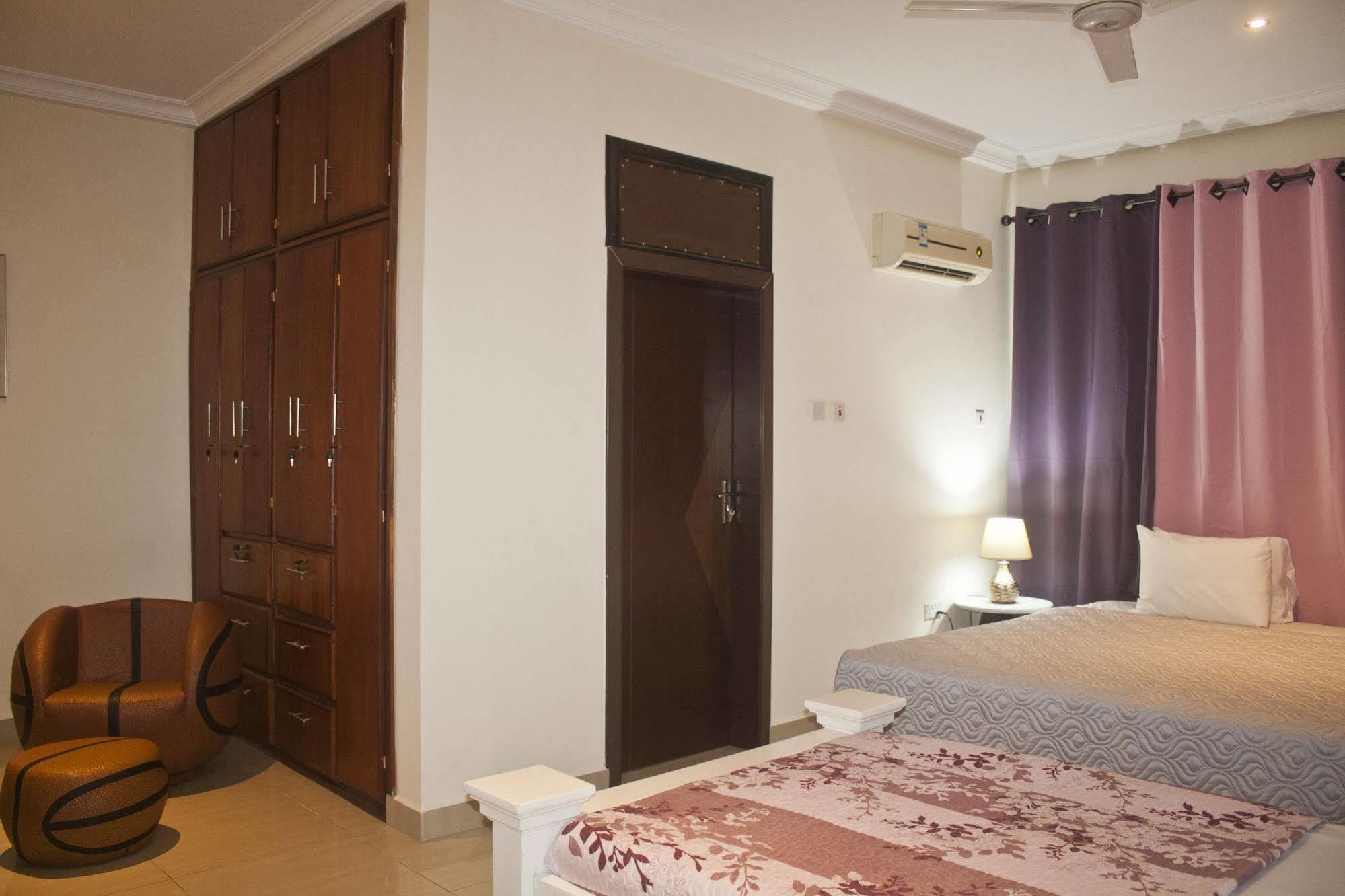 @Home Boutique B&B Hostel And Suite Accra Exterior photo