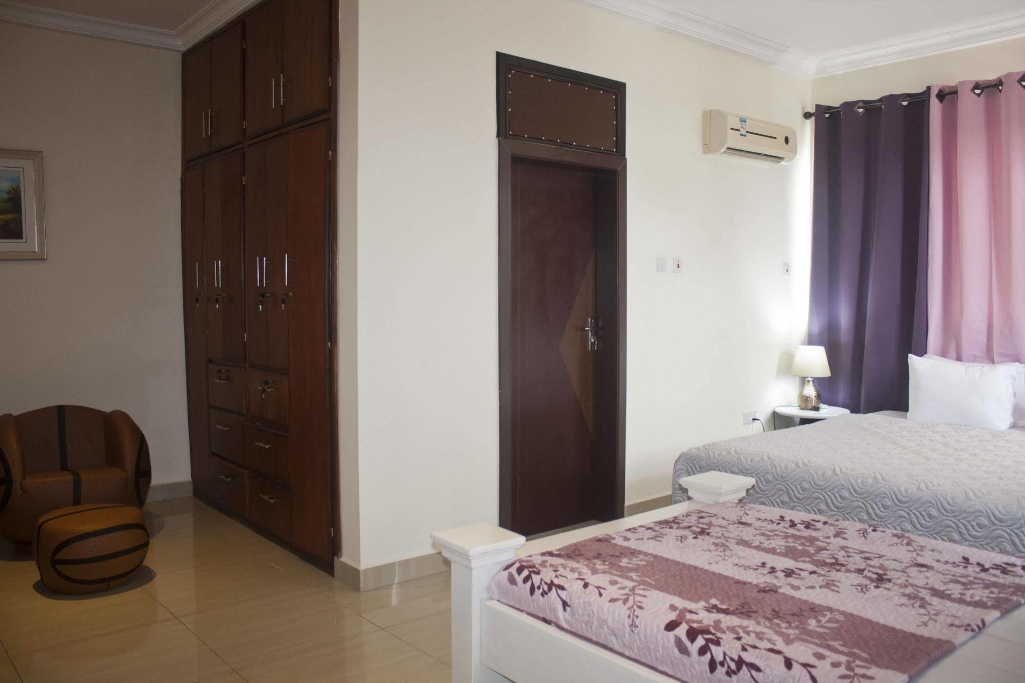 @Home Boutique B&B Hostel And Suite Accra Exterior photo