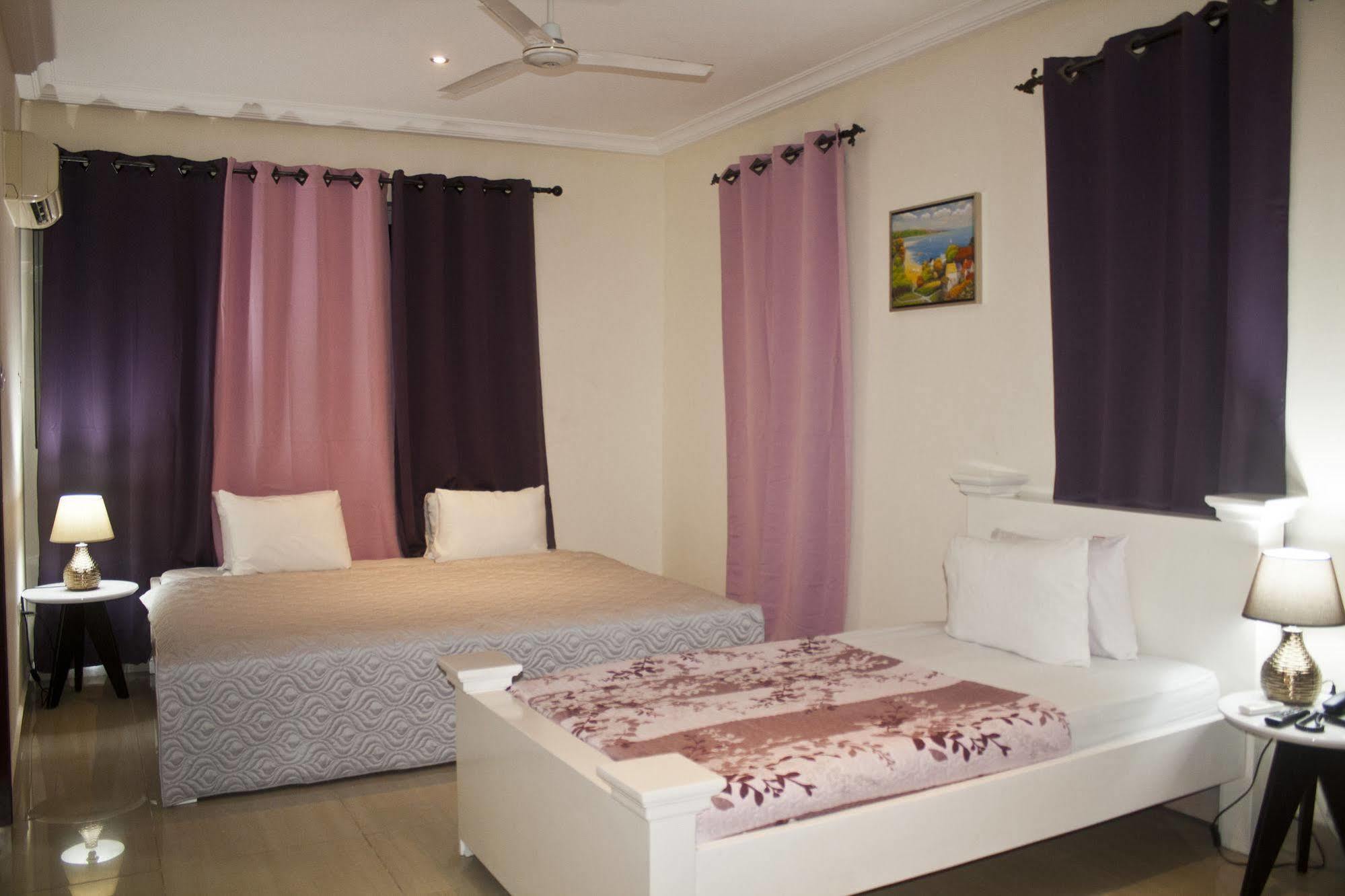 @Home Boutique B&B Hostel And Suite Accra Exterior photo